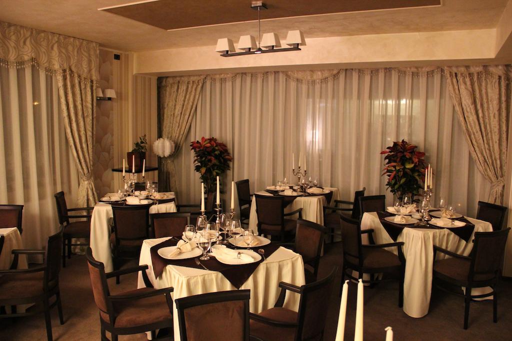 Enigma Pension Targu Jiu Exterior photo